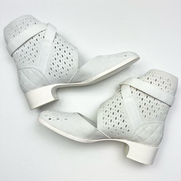 CHANEL Interlocking CC Logo Perforated Ankle Suede Boots EU 40 US 10 White Heels - Picture 7 of 13